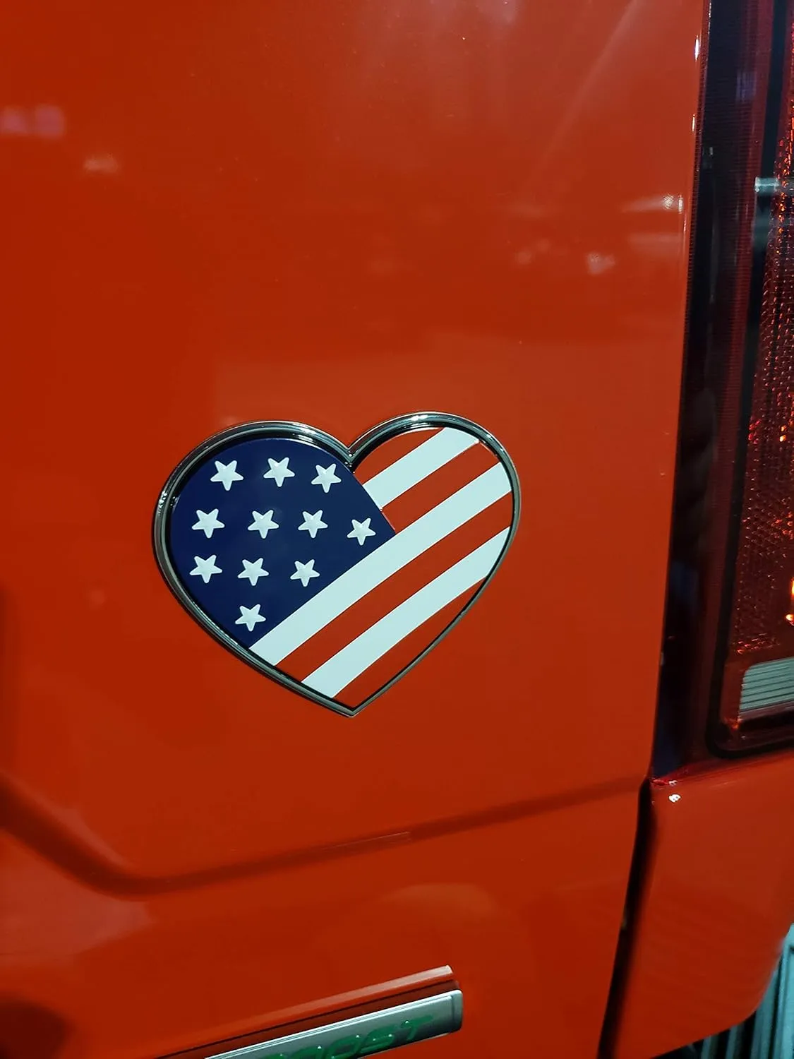 EyeCatcher USA Heart Flag Emblem Decal (RWB)  2 Pack