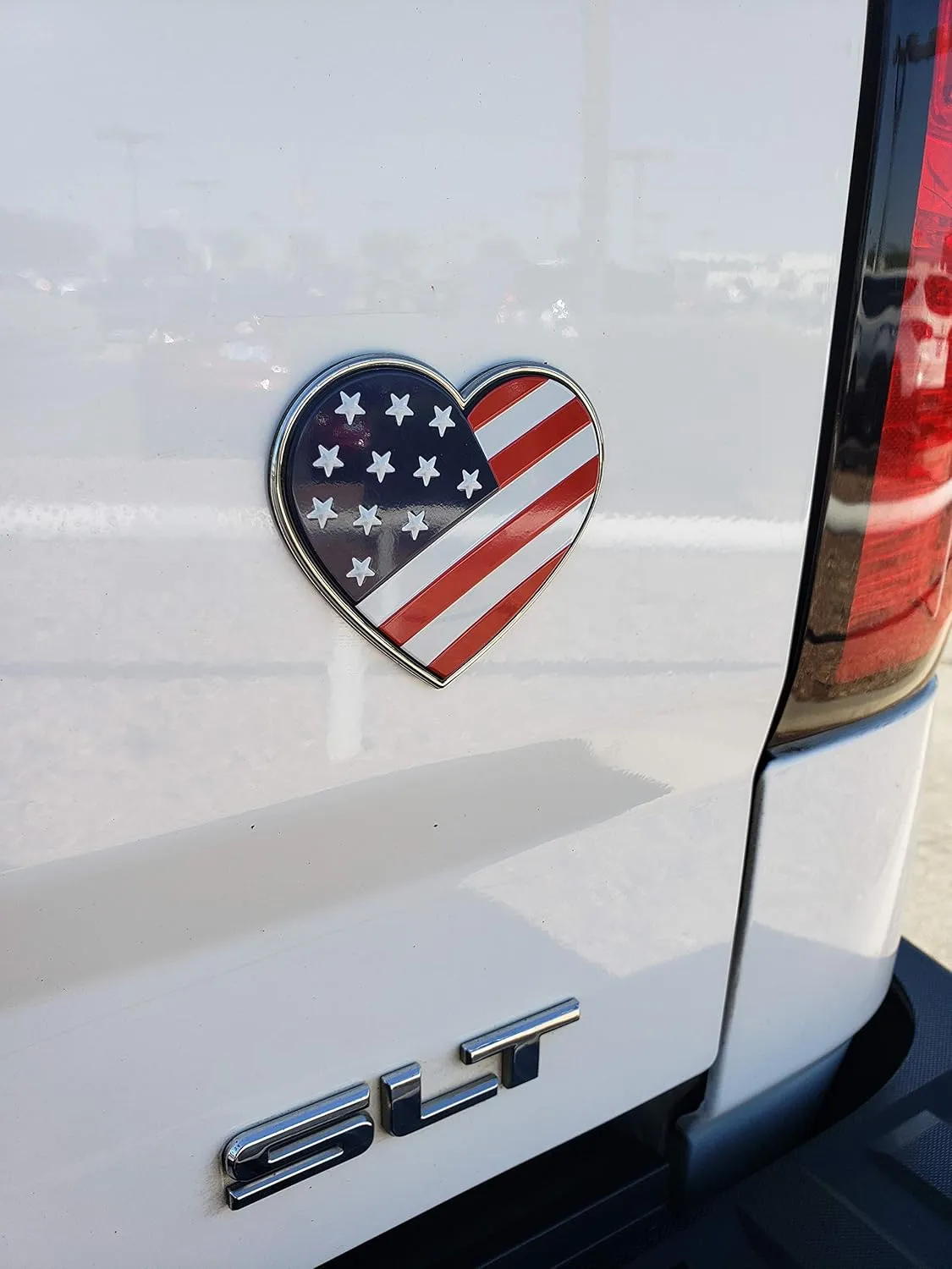 EyeCatcher USA Heart Flag Emblem Decal (RWB)  2 Pack
